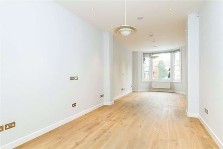 A modern five bedroom mid terrace home is available for rent - Photo 3