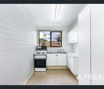 1 Bedroom apartment in very convenient location - Photo 5