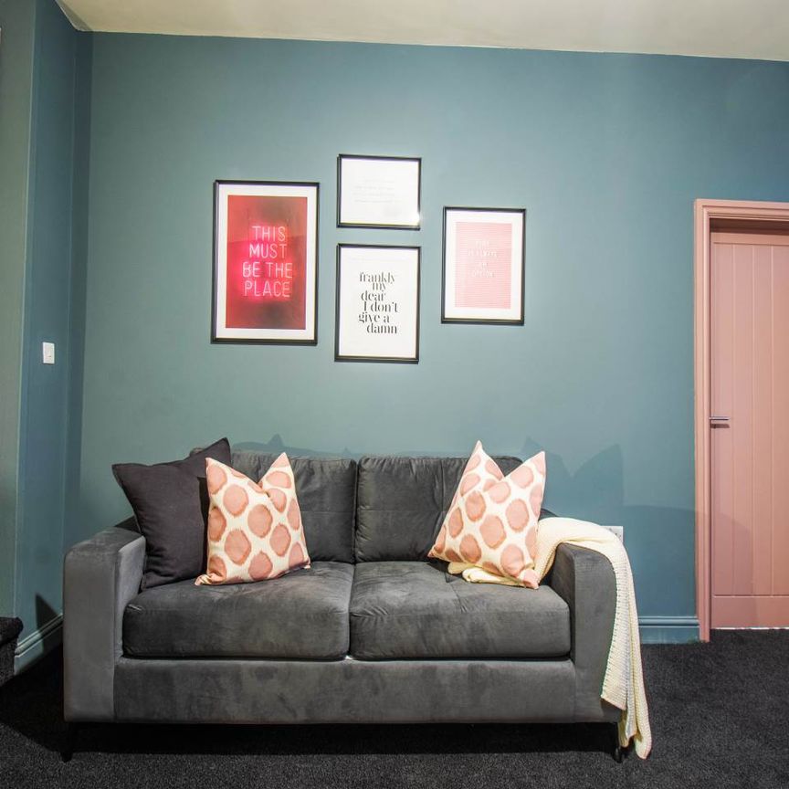 Sunny Grove (room 4), Morley, Leeds - Photo 1