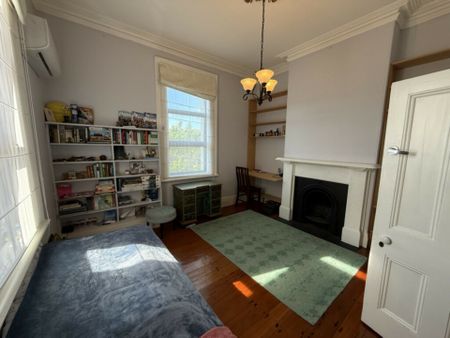 5 Bedroom Home with Sweeping Harbour Views - Photo 2