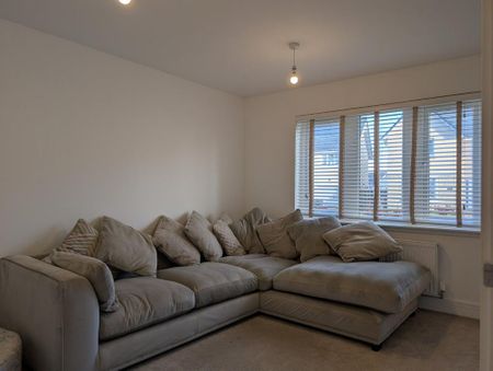 4 bedroom detached house to rent - Photo 2