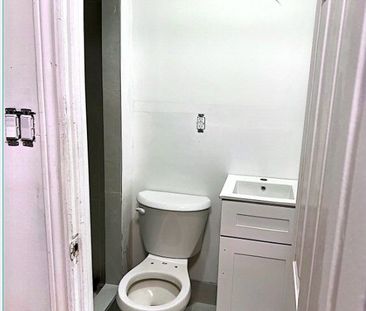 For Lease - 308 Centre Street Unit# Upper Level Apartment A, Brampt... - Photo 4