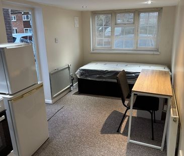 1 Bed Flat, Edgbaston, B16 - Photo 3