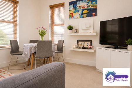 3 bedroom flat to rent - Photo 2