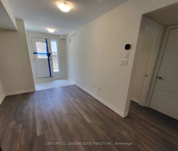 Condo Townhouse For Lease | E9051165 - Photo 5