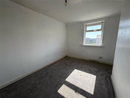 3 bedroom end of terrace house to rent - Photo 2