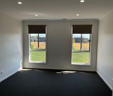 Large family home in prestigious location - lawn mowing included! - Photo 1