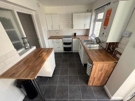 3 bedroom terraced house to rent - Photo 3