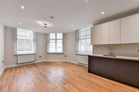 A brand new, second floor, apartment in a beautiful character building - Photo 3