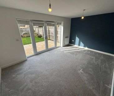 4 bedroom semi-detached house to rent - Photo 4