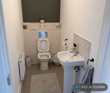 2 bedroom semi-detached house to rent - Photo 5