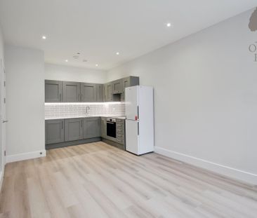 1 bed flat to rent in Station Road, Egham, TW20 - Photo 4