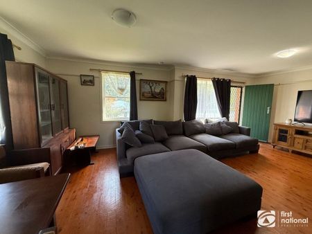 Charming and well maintained home in a great location - Photo 2