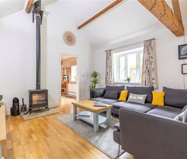 3 bedroom semi-detached bungalow to rent - Photo 2