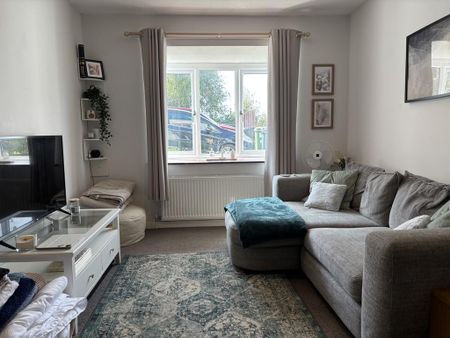2 bedroom end of terrace house to rent - Photo 2
