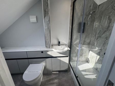 5 bedroom House To Let - Photo 4