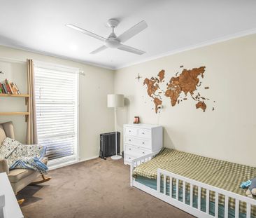 Spacious Family Living with Fantastic Outdoor Entertaining! - Photo 2
