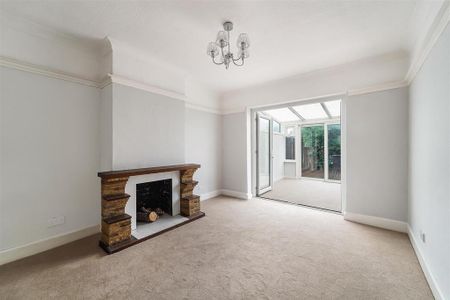 4 bedroom semi-detached house to rent - Photo 3