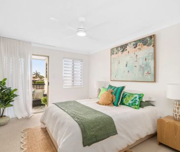 SPARKLING COASTAL TOWNHOUSE WITH CHÍC RENOVATED INTERIOR CONTACT JU... - Photo 5