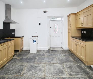 2 bedroom semi-detached house to rent - Photo 6