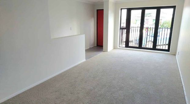 Modern Birkenhead Townhouse - Photo 1