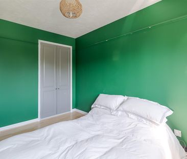 A 2 Bedroom House - Mid Terrace in Hucclecote GL3 3UG - Photo 3