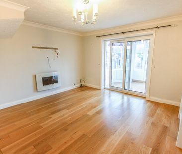 Two-Bedrooms Semi-Detached House - Photo 1