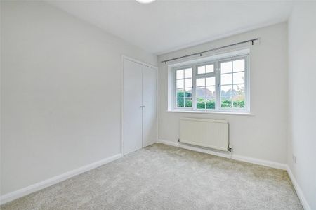 4 bedroom detached house to rent - Photo 4