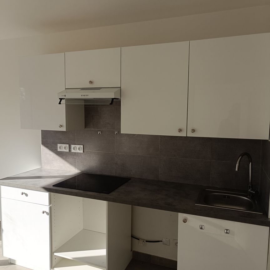 Location Appartement 2 pièces 53m² ST MAUR DES FOSSES 94100 - Photo 1