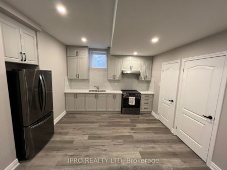 Detached Home For Lease | W8098860 - Photo 3