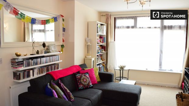 Ensuite room in 3-bedroom apartment in Ballinteer, Dublin - Photo 1