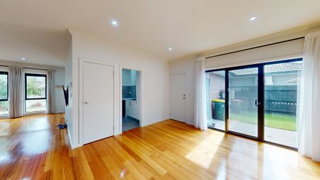 Stunning and Sophisticated 3 Bedroom townhouse - Photo 4