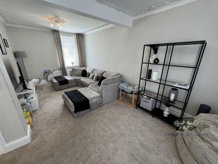 3 bedroom end of terrace house to rent - Photo 2
