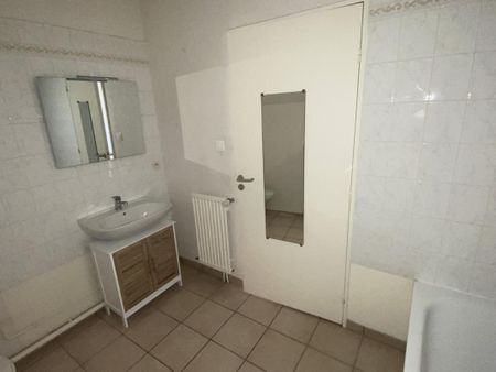 Location Appartement 2 pièces 46m² LE CREUSOT 71200 - Photo 5