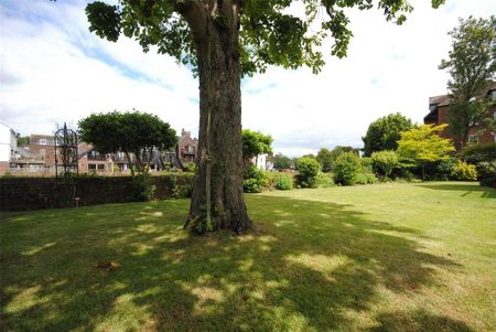 6 bedroom detached house to rent - Photo 2