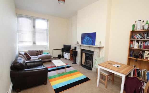Superb location on Whiteladies Road with two good size bedrooms. - Photo 1