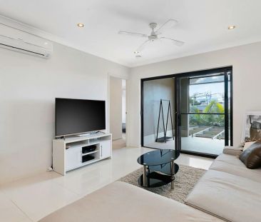 Modern 2-Bedroom Apartment in Boutique Complex - Photo 1