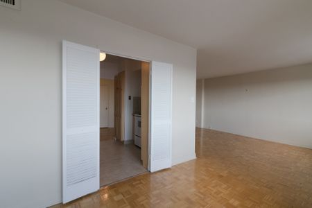 Condo for rent, Montréal (Ville-Marie) - Photo 2