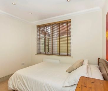 2 bed flat to rent in Pirbright House, West Cliff Gardens, Bournemo... - Photo 2