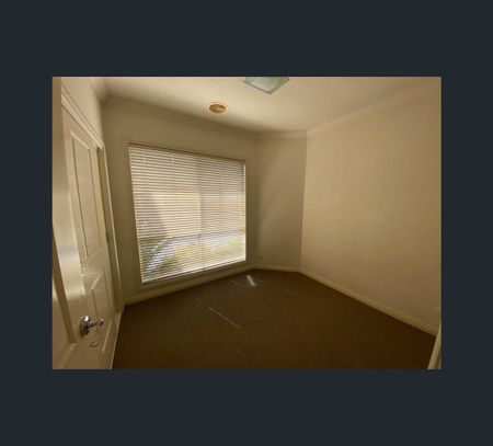 2/4 Warwick Place, Tullamarine, Vic 3043 - Photo 5