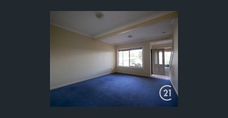 Spacious 3-Bedroom Townhouse in a Prime Ferny Hills Location - Photo 3