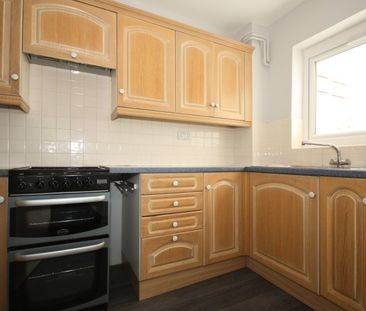 Lampeter Close, Woking - Photo 4