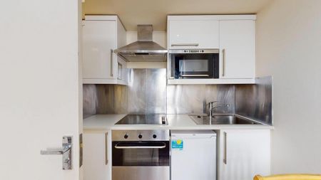 Studio to rent - Photo 5