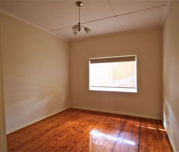 Comfortable Living in a Sought-After Coburg Location - Photo 6