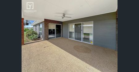 Contemporary Family Living In Kialla! - Photo 2