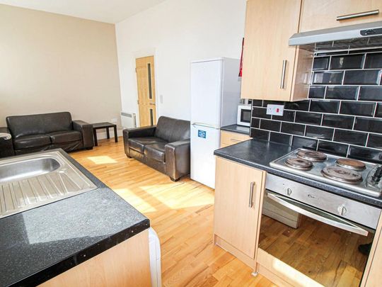 3 bedroom apartment to rent - Photo 1