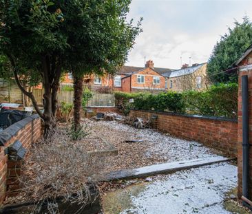 3 bed House - Mid Terrace To Let - Photo 5