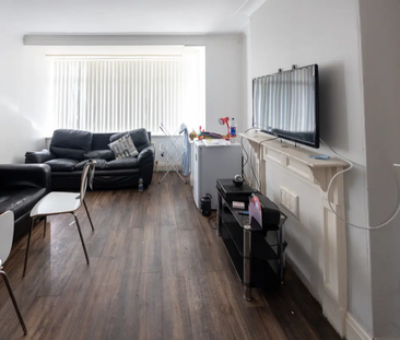 6 Bed - 59 St Annes Road, Headingley, Leeds - LS6 3NY - Student - Photo 1