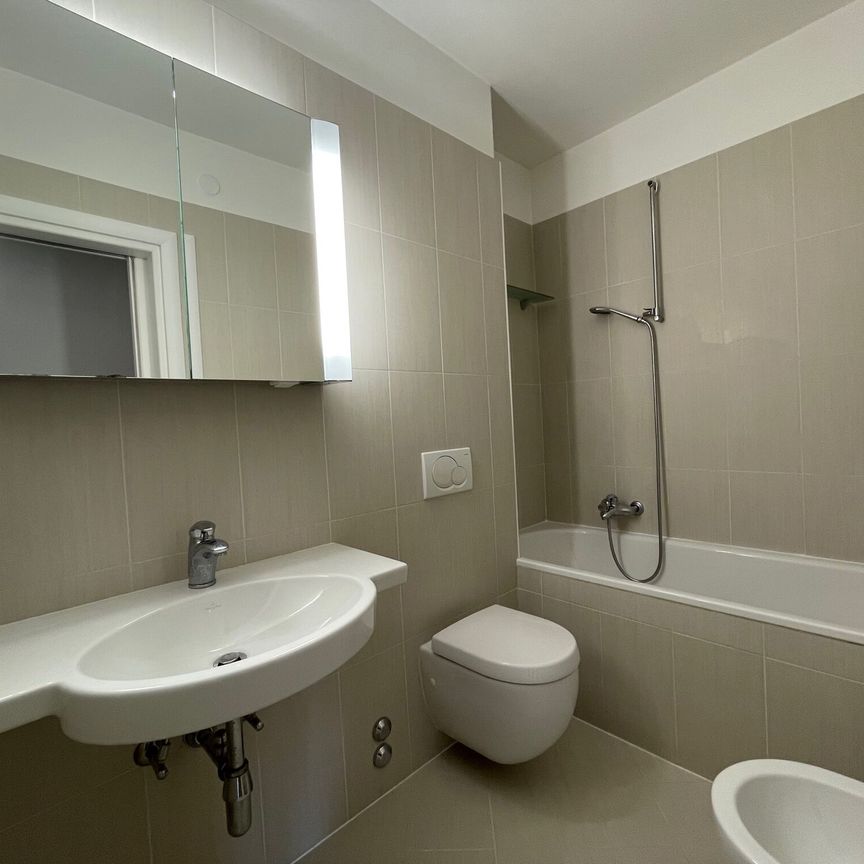 3 LOC. CON VISTA e piccolo TERRAZZO/GIARDINO - Foto 1