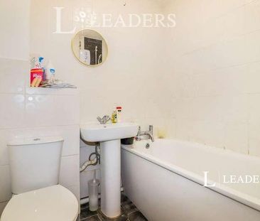 Denham Close, Bury St. Edmunds, Suffolk, IP33 - Photo 3